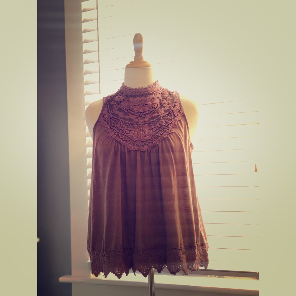 Sleeveless Mock Neck Victorian Lace Top - Large